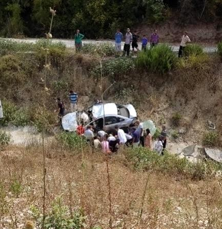 Otomobille şarampole yuvarlanan çifti ölüm ayırdı